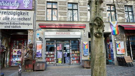 Der Buchladen „Zur schwankenden Weltkugel“ in Berlin.