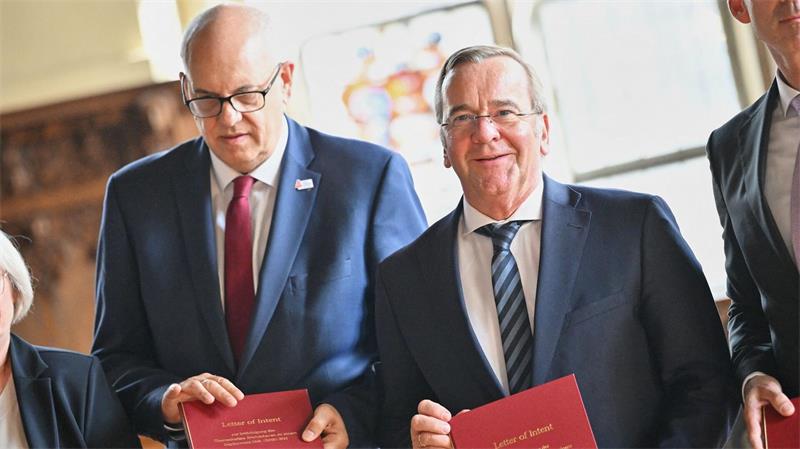Milliarden für Bremerhaven – Marinehafen in Emden geplant Der Bund investiert rund 1,35 Milliarden Euro in den Hafen Bremerhaven.