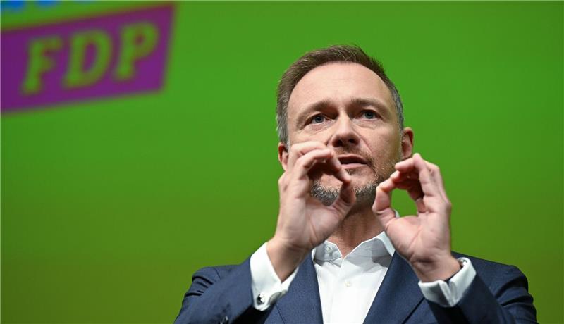 Gegenwind für Bund im Streit um Flüchtlingskosten «Der Bund unterstützt die Länder bereits massiv»: Bundesfinanziminister Christian Lindner.