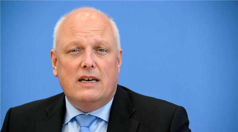 Der Bundesdatenschutzbeauftragte Ulrich Kelber weist das Bundespresseamt an, die Facebook-Fansite der Bundesregierung aus datenschutzrechtlichen Gründen vom Netz zu nehmen.