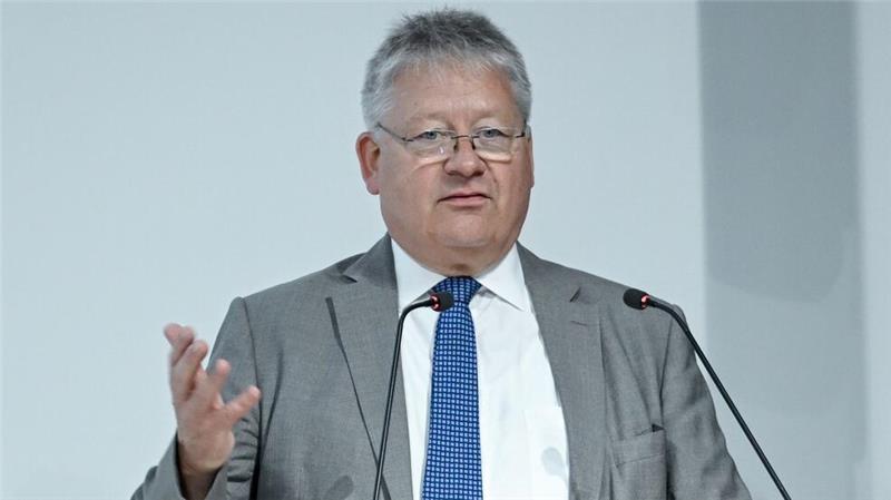 BND-Chef Kahl warnt vor Einflussversuchen Moskaus auf Wahl Der Bundesnachrichtendienst sieht zunehmende hybride Angriffe Russlands auf Deutschland und die Nato. Präsident Wladimir Putin wolle auch die Bündnisbereitschaft in der Nato testen, glaubt der BND.