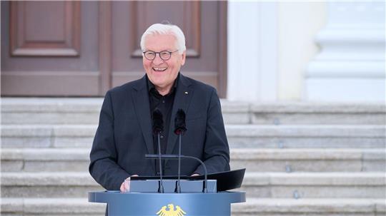Der Bundespräsident sichtlich gut gelaunt bei einer Kunst-Veranstaltung in Berlin. Mal sehen, wie seine Laune sein wird bei der Gamescom im August.