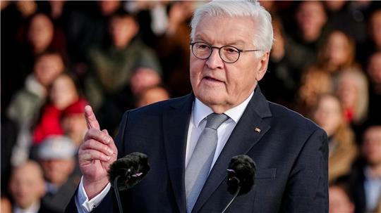 Der Bundespräsident würdigte die Bundeswehr, die tief verankert im freiheitlichen Gemeinwesen und „Armee unserer Demokratie“ sei.