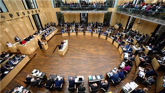 Der Bundesrat stimmt der Grundgesetzänderung für das Finanzpaket zu.