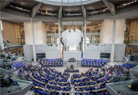 Der Bundestag wird derzeit alle vier Jahre gewählt - das nächste Mal planmäßig im Jahr 2025.