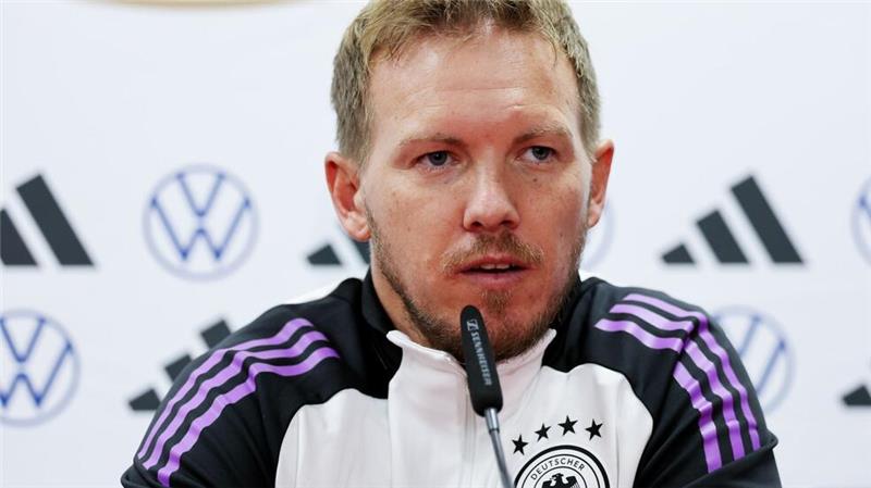 Der Bundestrainer dachte vor der Partie in Zenica über den Fußball hinaus.