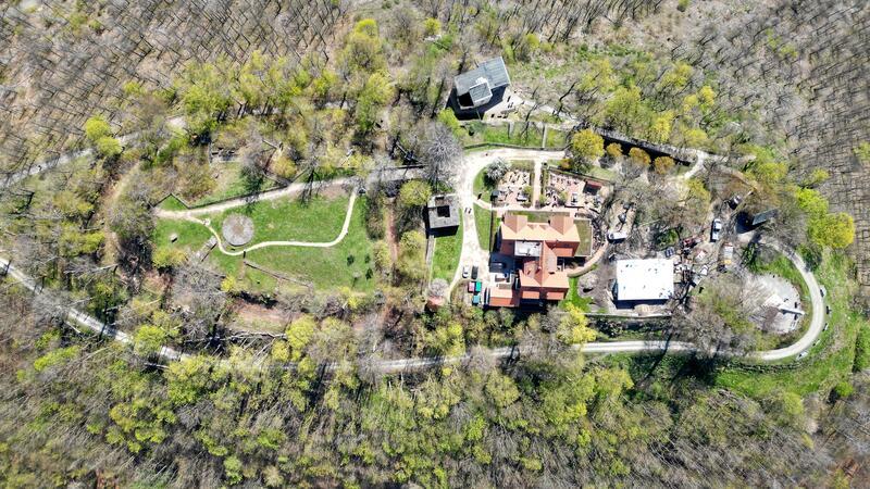 Geheimer Turm-Entwurf für den Harzburger Burgberg Der Burgberg von oben: Auf der Fläche der alten Burg-Anlage soll wieder ein markanter Turm entstehen.