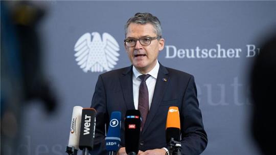 Der CDU-Politiker Roderich Kiesewetter ist von einem Mann leicht verletzt worden.