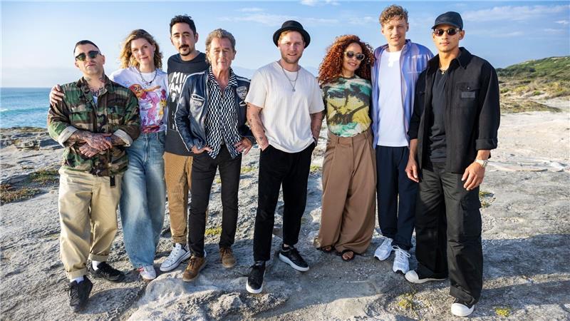 Peter Maffay als Gast: „Sing meinen Song” startet im April Der Cast der neuen Staffel «Sing meinen Song» mit Sammy Amara (l-r), Eva Briegel, Eko Fresh, Peter Maffay, Johannes Oerding, Joy Denalane, Tim Bendzko und Emilio.
