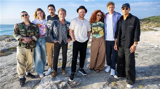 Der Cast der neuen Staffel «Sing meinen Song» mit Sammy Amara (l-r), Eva Briegel, Eko Fresh, Peter Maffay, Johannes Oerding, Joy Denalane, Tim Bendzko und Emilio.