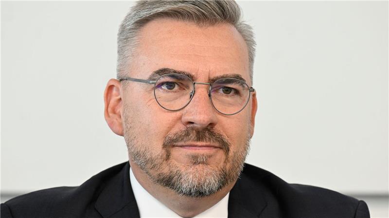 Der Chef des Branchenverbandes BVTE, Jan Mücke, warnt vor deutlich höheren Tabaksteuern.