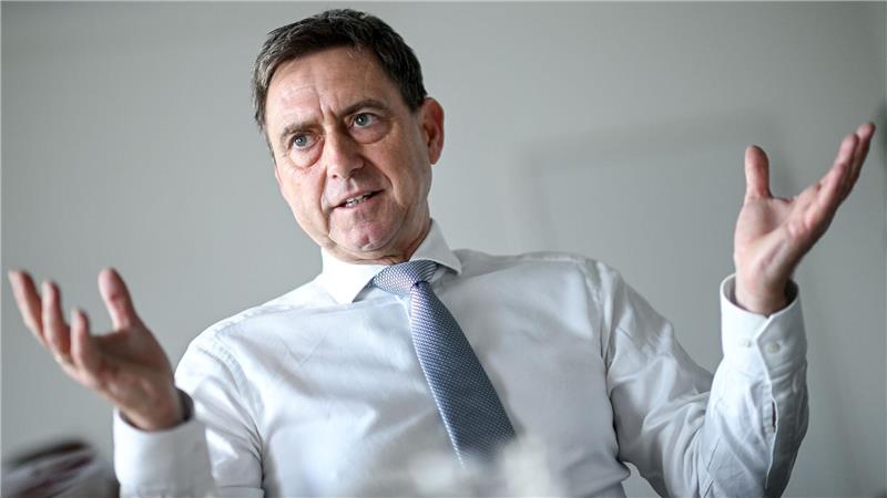 Der Chef des Kassen-Spitzenverbands, Oliver Blatt, sieht den Bund und die Pharma-Branche am Zug. (Archivbild)