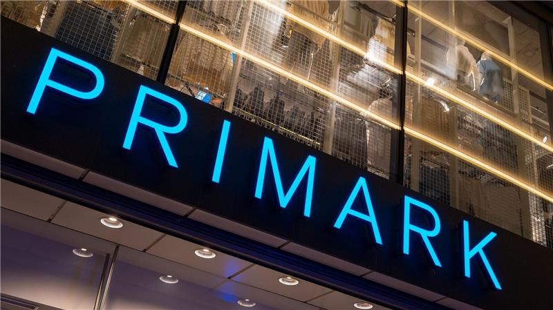 Modehändler Primark: Chef tritt nach Vorwurf zurück Der Chef von Primark zieht sich nach Vorwürfen zurück.
