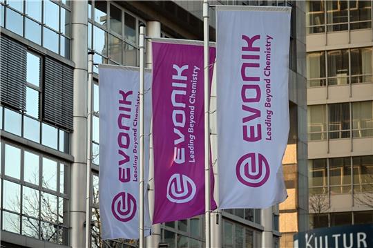 Der Chemiekonzern Evonik will Kosten senken.