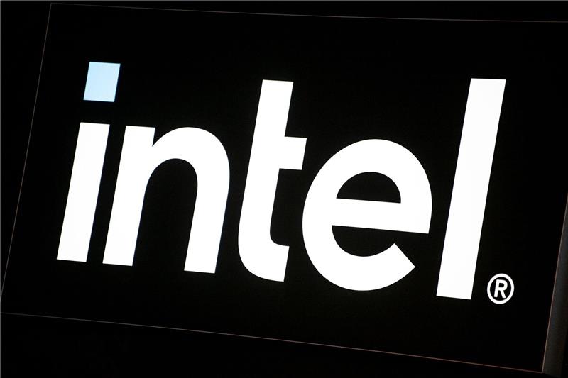 Der Chip-Riese Intel wird vom Schrumpfen des PC-Marktes schwer erwischt und schwächelt auch im Geschäft mit Rechenzentren.