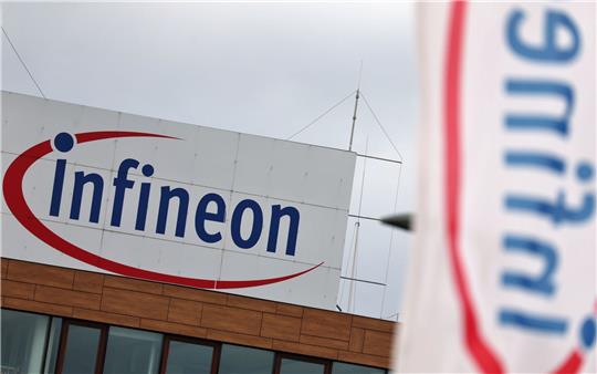 Der Chiphersteller Infineon hat seine Prognose gesenkt.