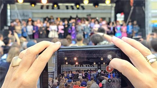 Der Chor der Grundschule Jürgenohl eröffnet das Stadtteilfest.