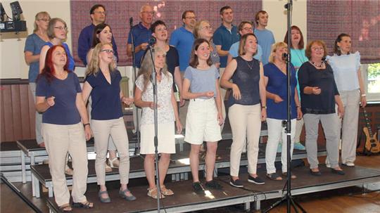 Der Chor eröffnet wie gewohnt das Semesterabschlusskonzert.