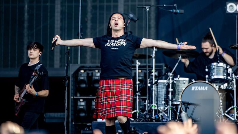 Metalfans erobern das Infield des Wacken Open Air Der Comedian Bülent Ceylan und seine Band spielen auf der Faster-Bühne.
