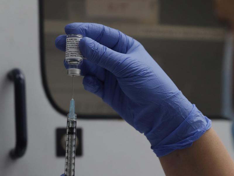Landkreis ruft zu Impfungen mit Novavax auf Der Corona-Impfstoff von Novavax steht ab Ende Februar in Deutschland zur Verfügung. Foto: Alastair Grant/AP/dpa