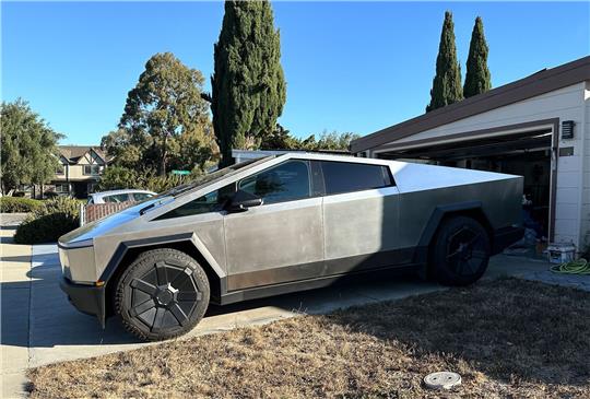 Der «Cybertruck» sieht ganz anders aus als traditionelle Pickups.