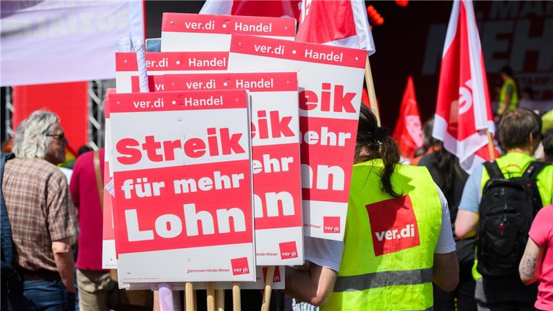 Der DGB ruft zum Tag der Arbeit in Niedersachsen und Bremen zu zahlreichen Veranstaltungen auf. (Archivbild)