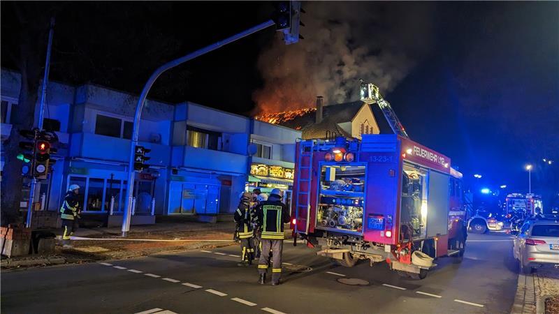Der Dachstuhl des Gebäudes stand beim Eintreffen der Feuerwehr bereits im Vollbrand. Foto: Feuerwehr Bad Lauterberg