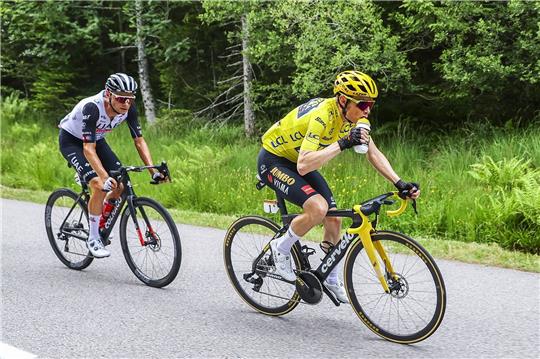 Der Däne Jonas Vingegaard geht im Gelben Trikot in die letzte Etappe der Tour.