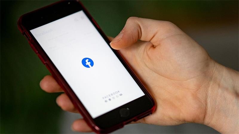 Der Datenschutz-Skandal um Cambridge Analytica wirkt für den Facebook-Konzern immer noch nach. (Archivbild)