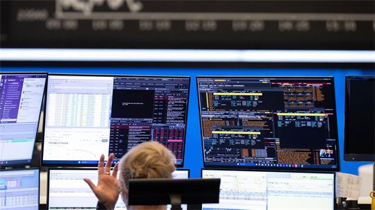 Der Dax ist auf einen Rekord gestiegen - auch dank der Euphorie um Künstliche Intelligenz (KI).