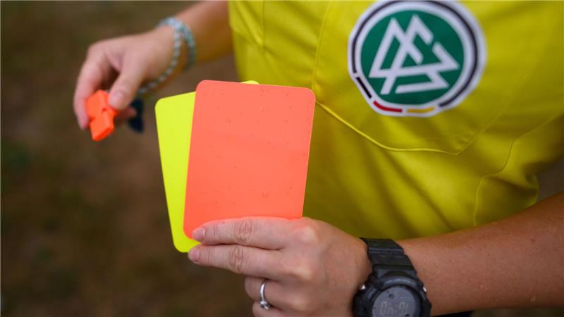 Der Deutsche Fußball-Bund will sich erst zu einem späteren Zeitpunkt mit den neuen WM-Regeln befassen. (Symbolbild)