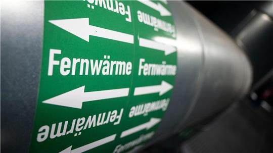 Der Deutsche Mieterbund warnt vor stark steigenden Kosten für Fernwärme. (Archivbild)