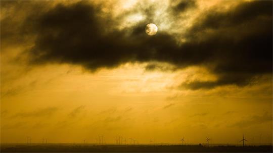 Der Deutsche Wetterdienst (DWD) rechnet am Wochenende mit mildem Herbstwetter in Niedersachsen und Bremen. (Archivbild)