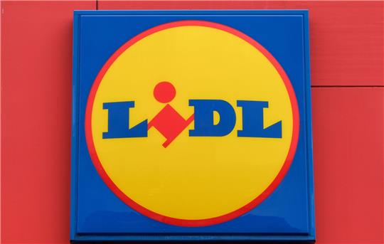 Der Discounter Lidl will künftig in seiner Werbung und bei der Verpackung seiner Eigenmarkenprodukte mehr Rücksicht auf die Kindergesundheit nehmen.