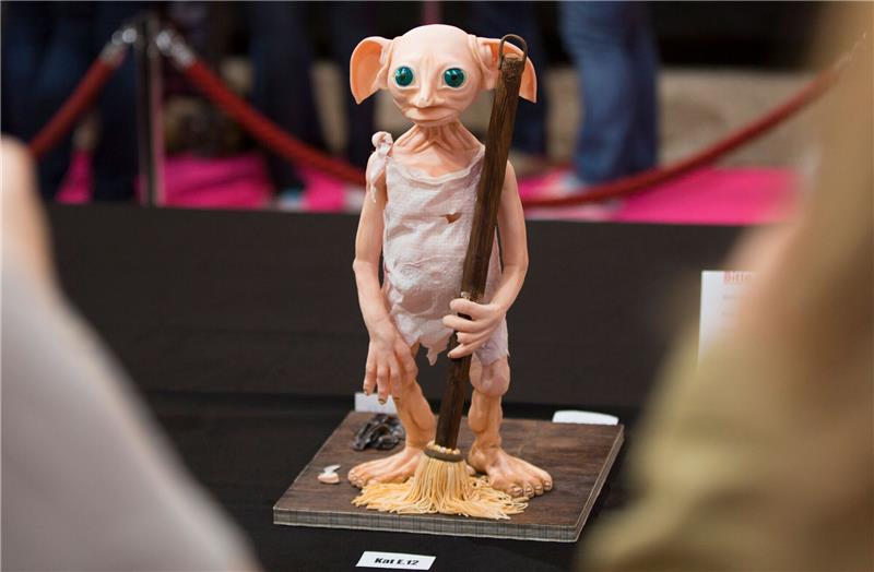 Grabstätte von Harry-Potter-Hauself könnte verlegt werden Der Dobby-Kult treibt nicht nur in Großbritannien wilde Blüten: Auch hierzulande gibt es Fans, die dem Harry-Potter-Hauself huldigen - beispielsweise in Torten-Form. (Archivbild)