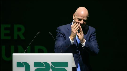 Der Druck auf FIFA-Boss Infantino wird hochgehalten. (Archivbild)
