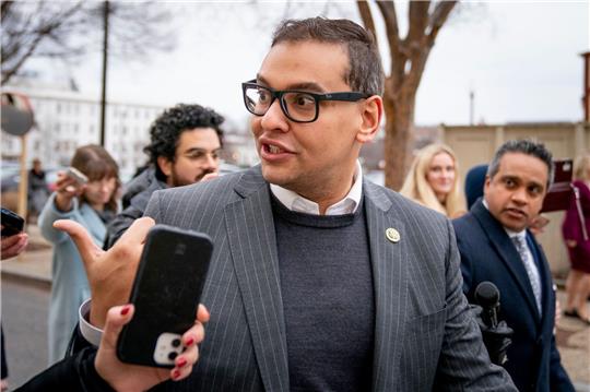 Der Druck auf den US-Abgeordneten George Santos nimmt immer mehr zu.