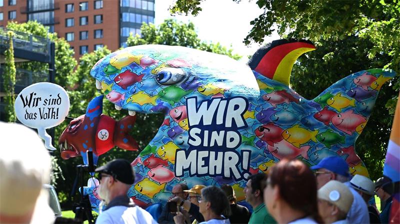 Bunter Fisch auf Berlinreise: Bündnis wirbt für AfD-Verbot Der Düsseldorfer Karnevalist und Satiriker Jacques Tilly macht regelmäßig Schlagzeilen mit kreativen politischen Botschaften. (Archivbild)