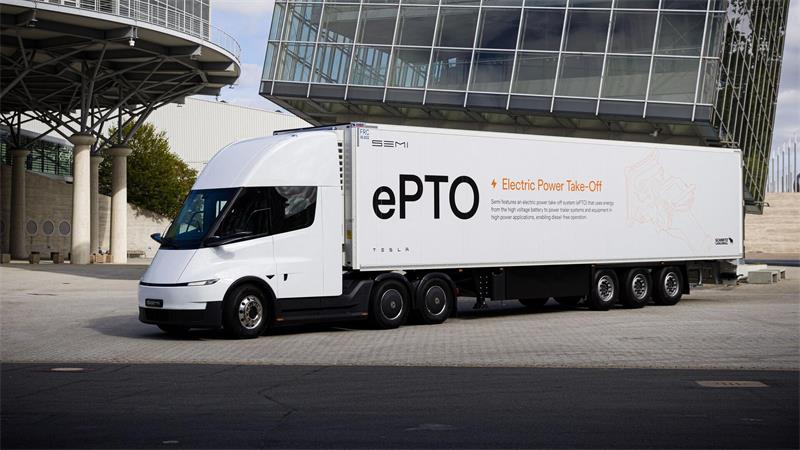 Der E-Lastwagen von Tesla soll ab 2027 auch auf europäischen Straßen unterwegs sein. 