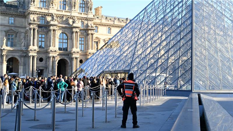 Der Einbruch hatte in Frankreich Fragen über die Sicherheit des Museums aufgeworfen. (Archivbild)