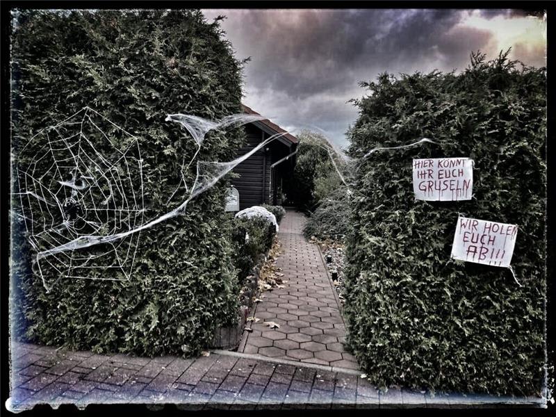Kürbiskotze und Geistertränen aus dem Bad Harzburger Hexenkessel Der Eingangsbereich von Familie Sander. Foto: Privat