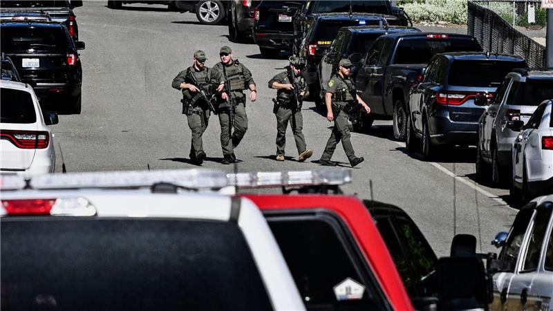 Schütze lockt Feuerwehr in den USA in tödlichen Hinterhalt Der Einsatz zog sich lange hin.