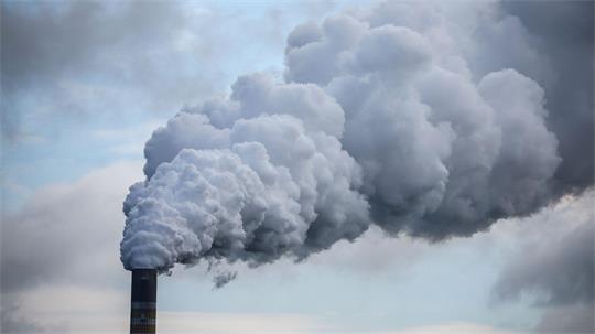 Der Emissionshandel darf die Wirtschaft aus Sicht von Katherina Reiche nicht zu stark belasten. (Symbolbild)