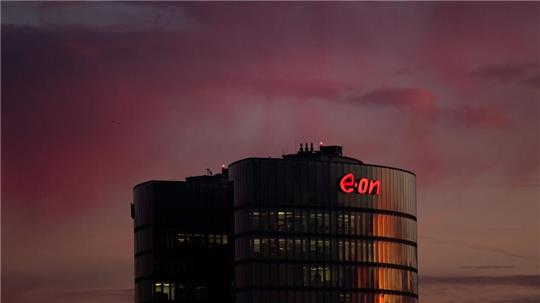 Der Energiekonzern Eon hat in den ersten drei Quartalen unterm Strich schon 2,2 Milliarden Euro verdient. (Archivbild)