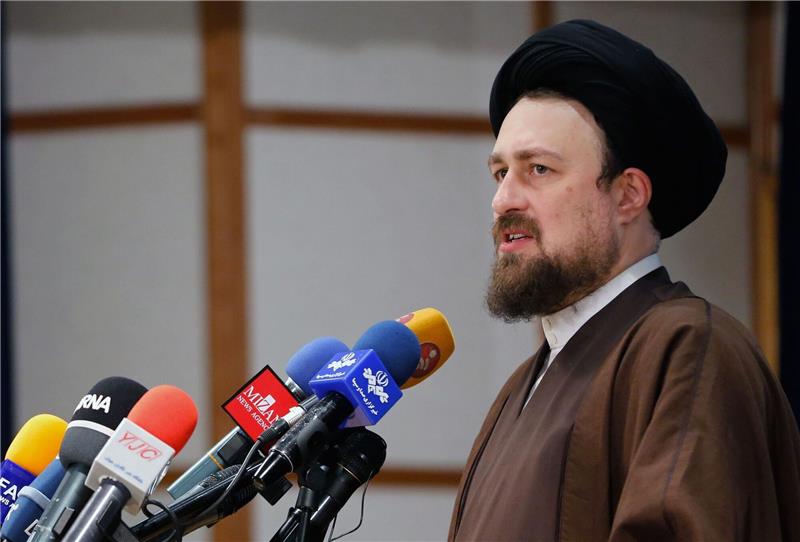 Der Enkel des Ajatollahs lebt im Iran: Hassan Khomeini.