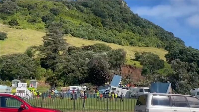Erdrutsch in Neuseeland: Suche nach verschütteten Campern Der Erdrutsch auf einem Campingplatz begrub unter anderem den Toilettenblock.