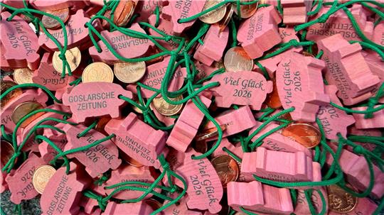 Der Erlös aus dem Glücksschweinchenverkauf fließt wieder guten Zwecken zu.
