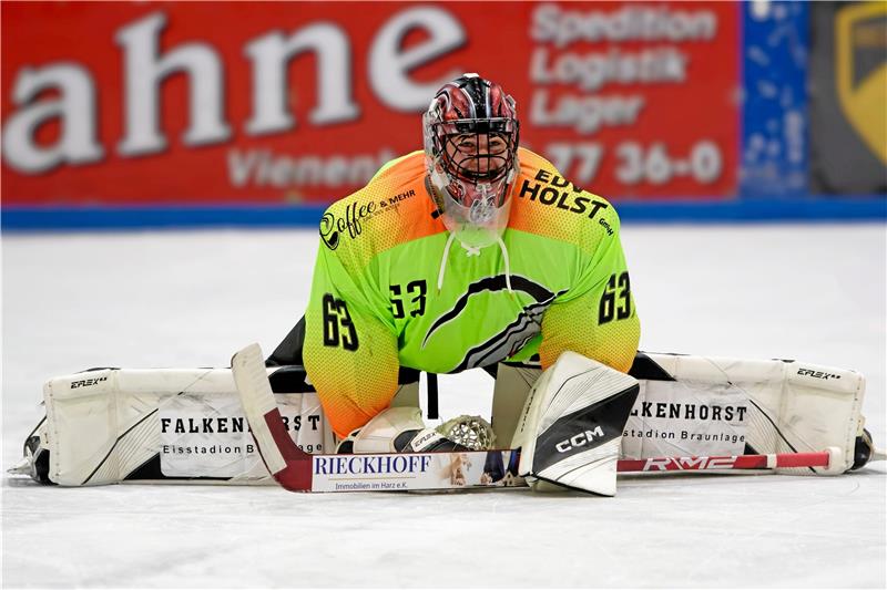 Falken trennen sich von Torhüter Grothe Der Ersatztorhüter der Harzer Falken, Leon Grothe, wird in der kommenden Saison nicht mehr Stammgoalie Taylor Dupuis vertreten. Foto: Drechsler