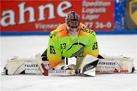Der Ersatztorhüter der Harzer Falken, Leon Grothe, wird in der kommenden Saison nicht mehr Stammgoalie Taylor Dupuis vertreten.  Foto: Drechsler