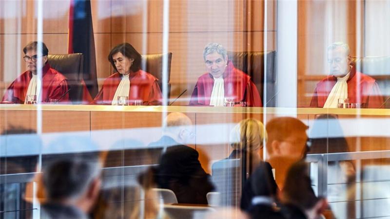 Karlsruhe kippt harte Klinik-Pflicht zu Zwangsmaßnahmen Der Erste Senat nahm die örtlichen Vorgaben für ärztliche Zwangsmaßnahmen unter die Lupe und sieht Änderungsbedarf.